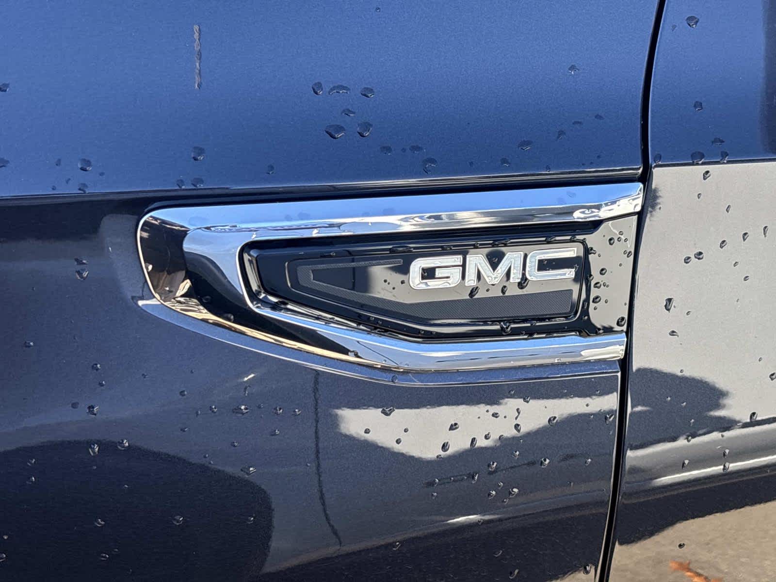 2023 GMC Yukon SLE