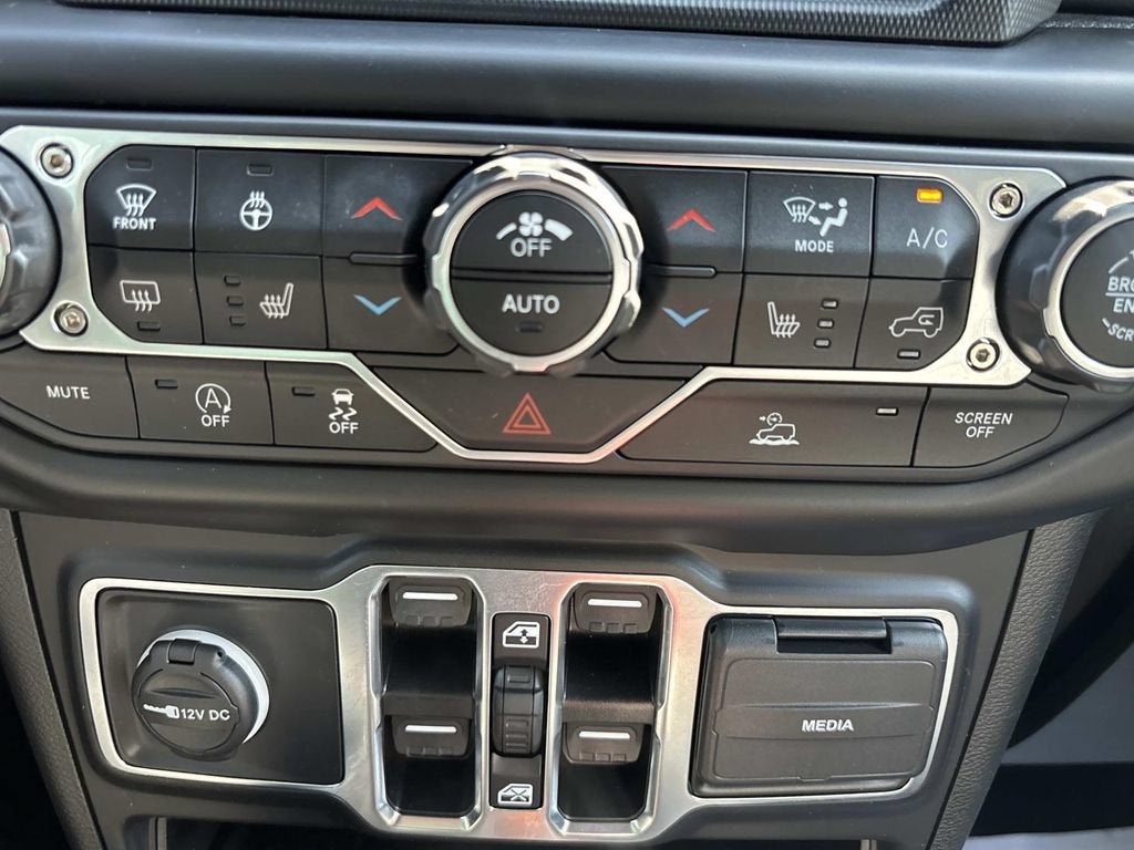 2022 Jeep Wrangler Unlimited Sahara Altitude