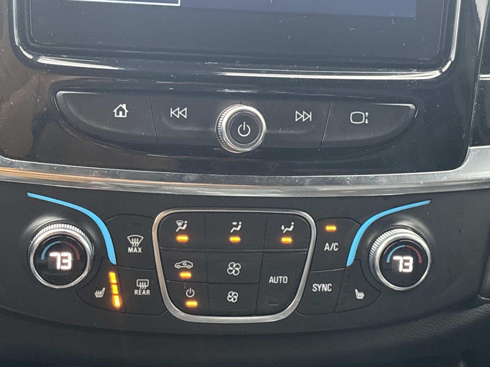 2023 Chevrolet Traverse LT Leather