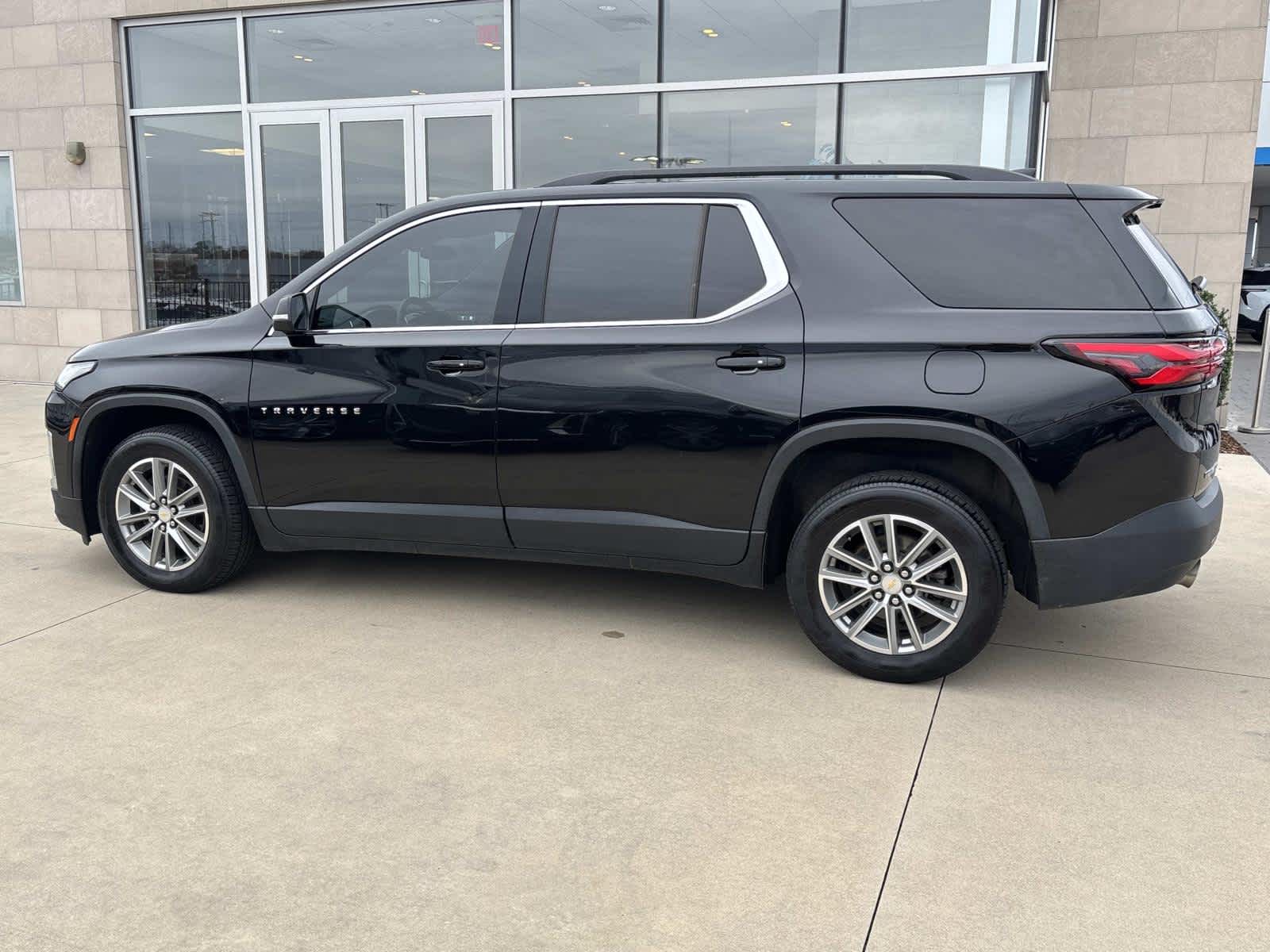 2023 Chevrolet Traverse LT Leather