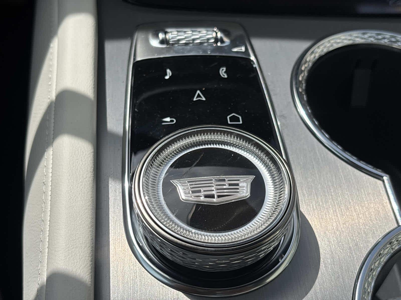 2026 Cadillac VISTIQ Luxury