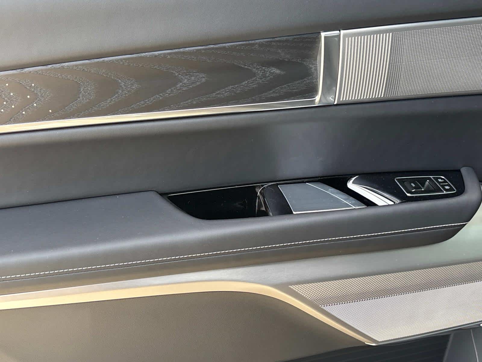 2026 Cadillac VISTIQ Platinum