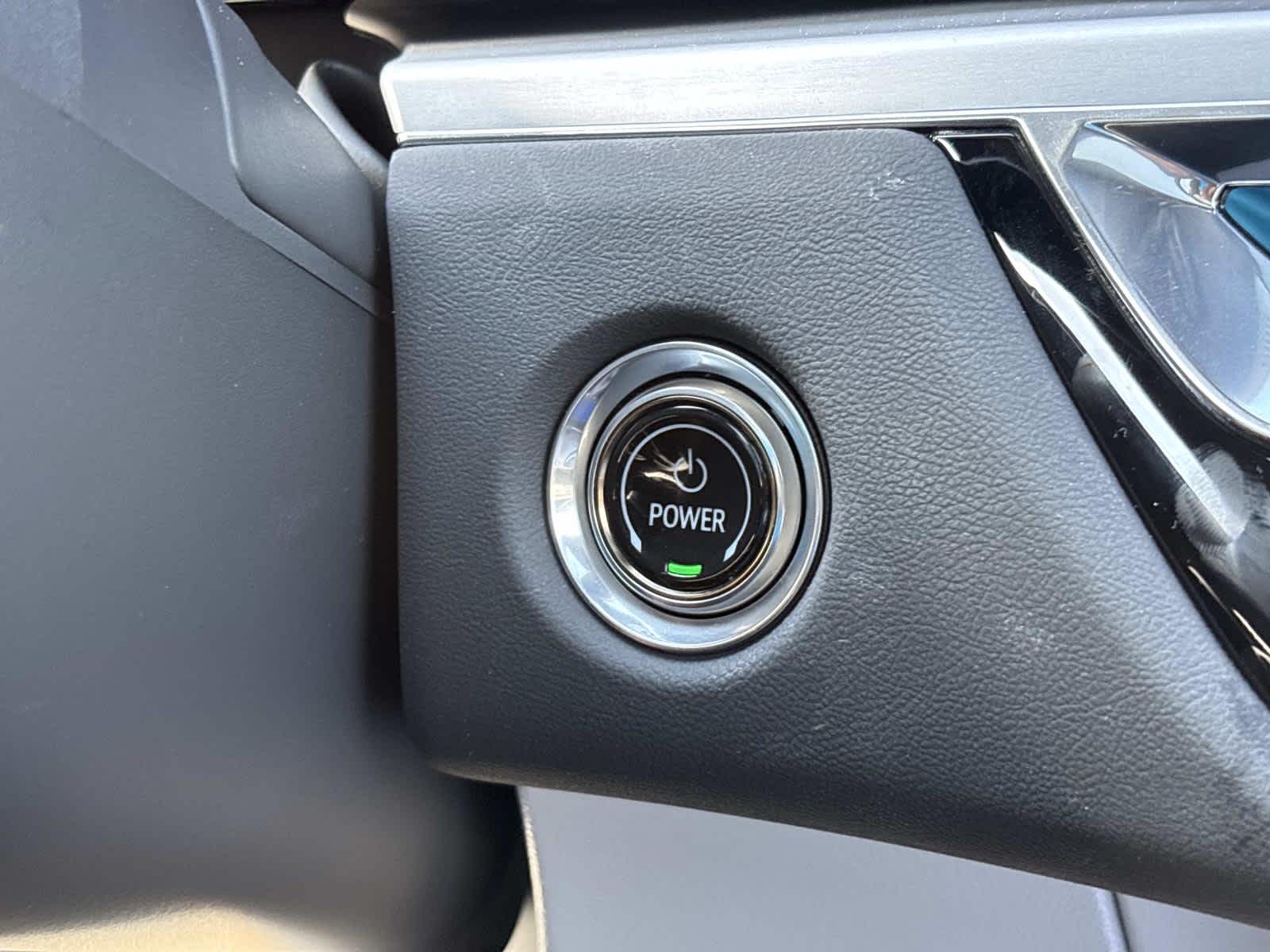 2025 Cadillac LYRIQ Luxury 2