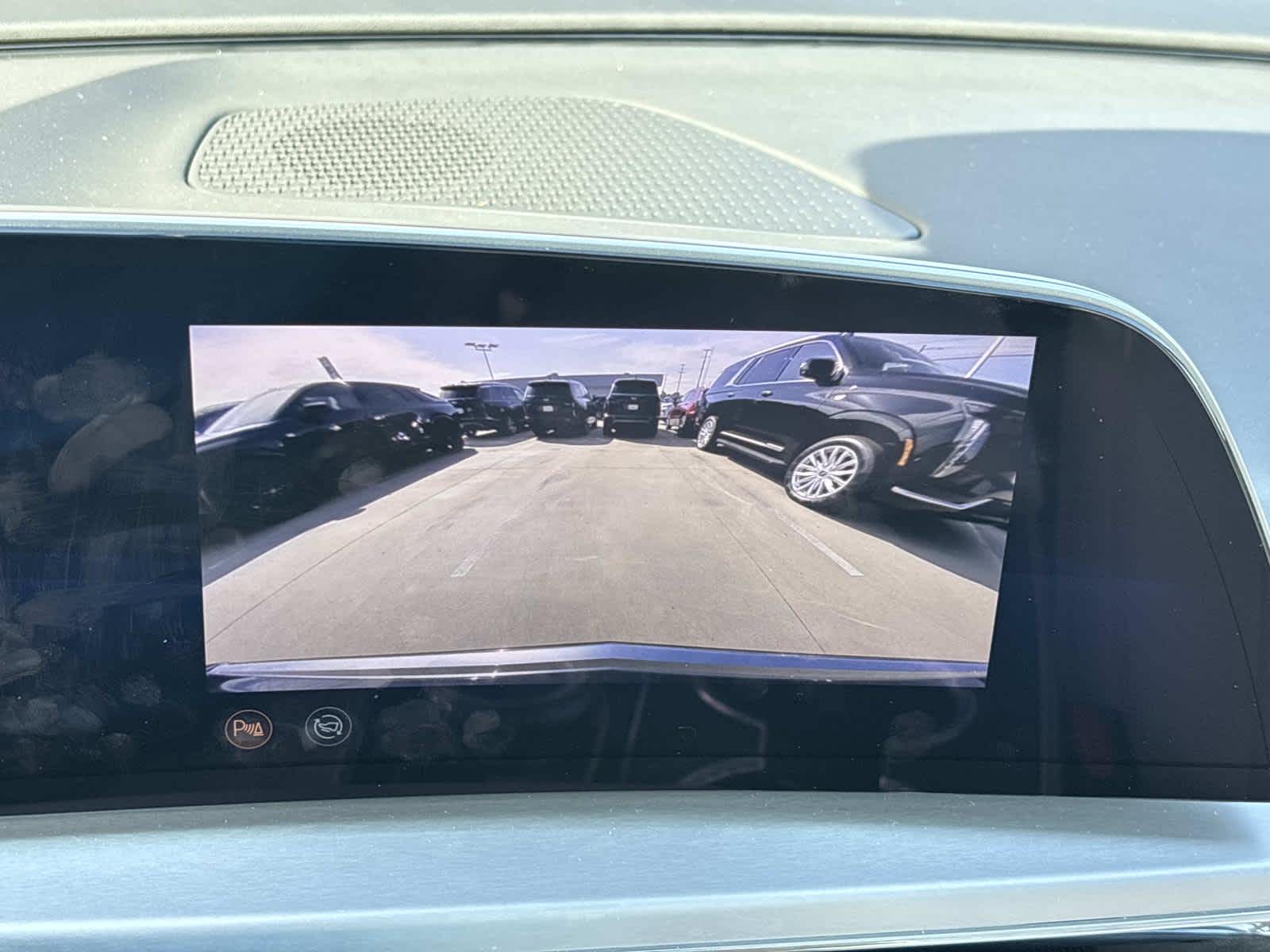 2025 Cadillac LYRIQ Luxury 2