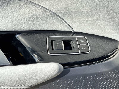 2025 Cadillac LYRIQ Luxury 2