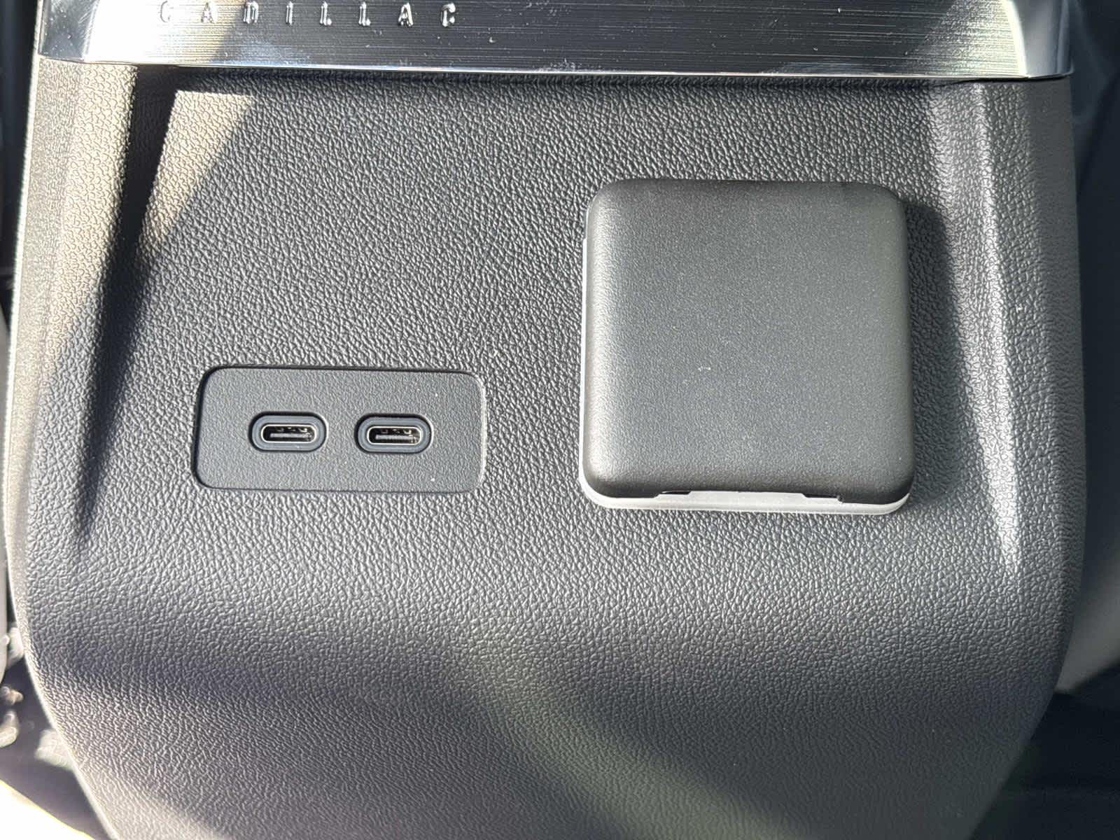 2025 Cadillac LYRIQ Luxury 2