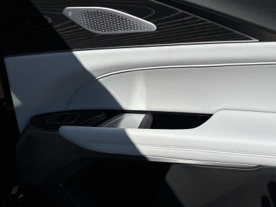 2025 Cadillac LYRIQ Luxury 2