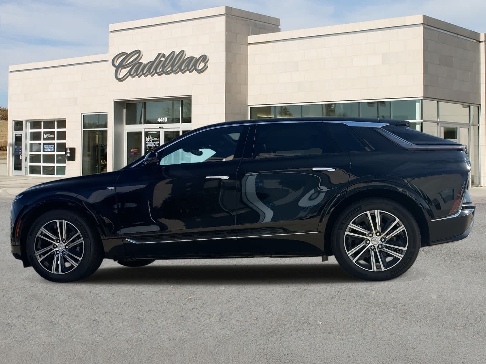 2025 Cadillac LYRIQ Luxury 2