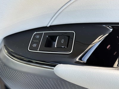 2025 Cadillac LYRIQ Luxury 2