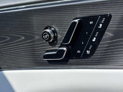 2025 Cadillac LYRIQ Luxury 2