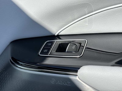 2025 Cadillac LYRIQ Luxury 2