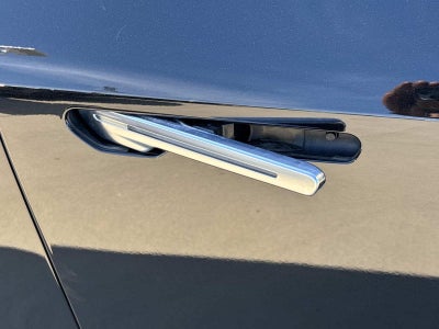 2025 Cadillac LYRIQ Luxury 2