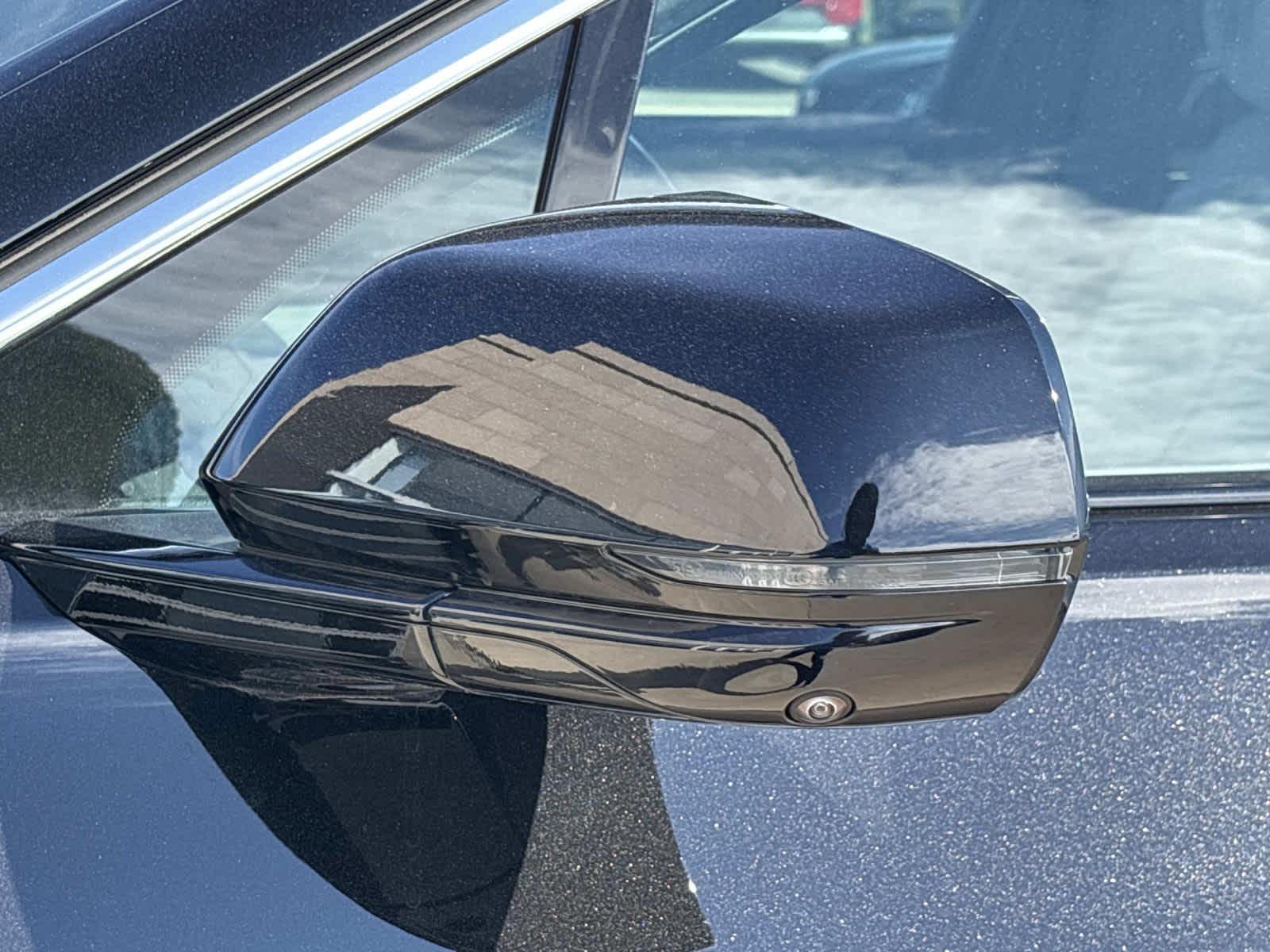 2025 Cadillac LYRIQ Luxury 2