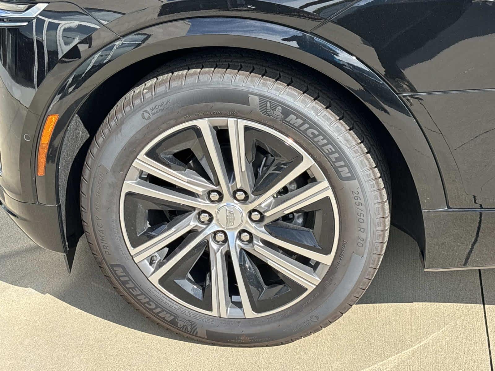 2025 Cadillac LYRIQ Luxury 2