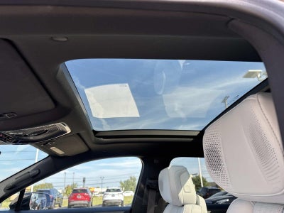 2025 Cadillac LYRIQ Luxury 2