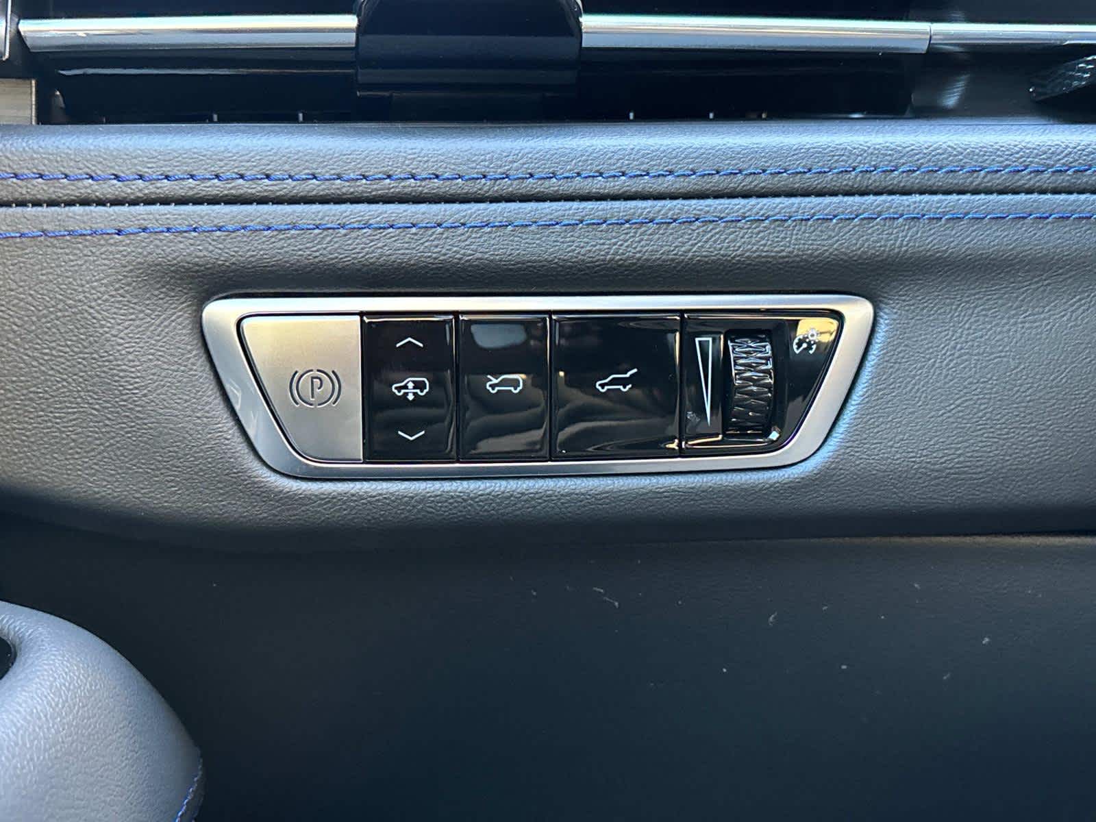 2025 Cadillac ESCALADE IQ Sport 1