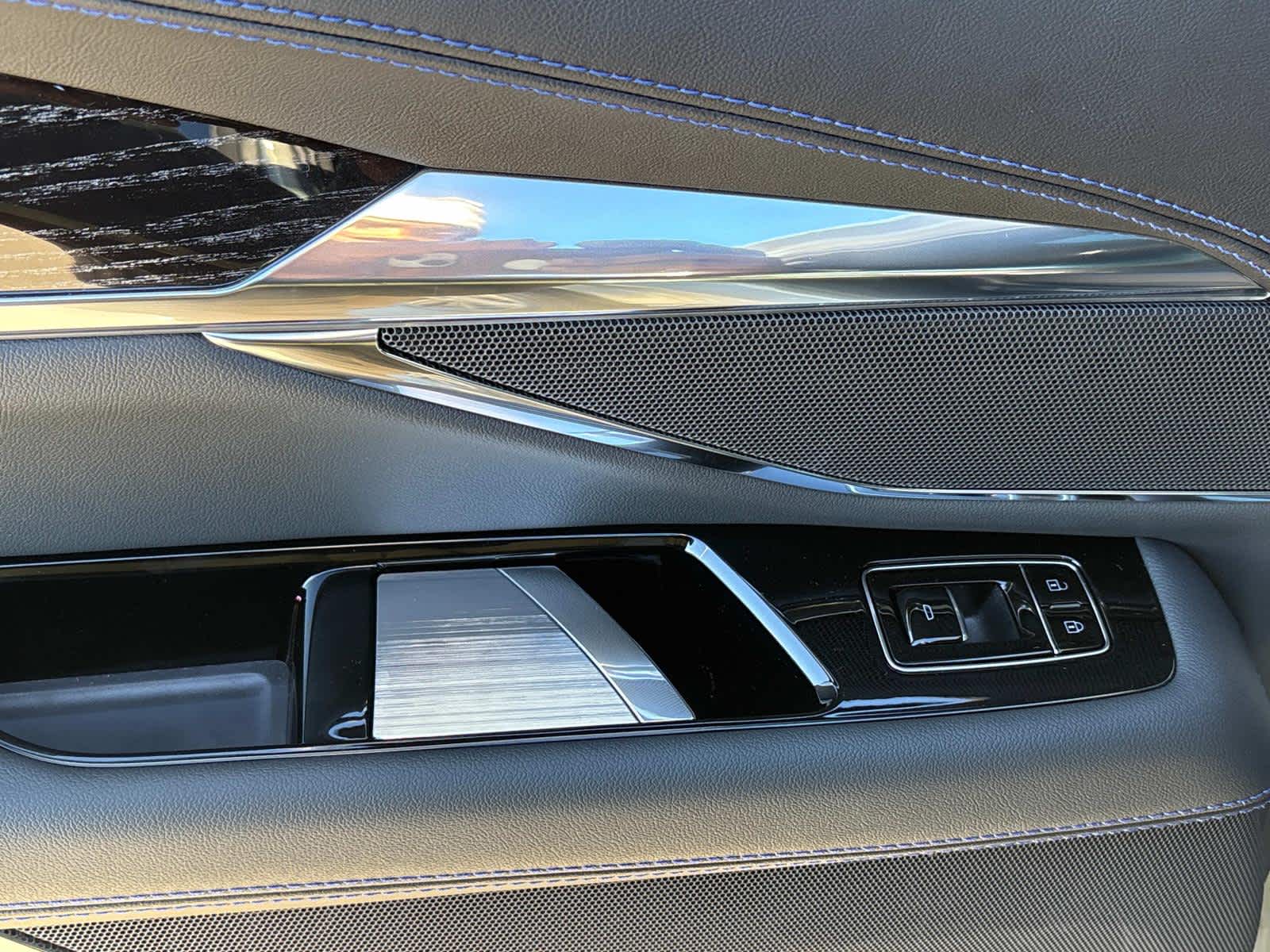 2025 Cadillac ESCALADE IQ Sport 1