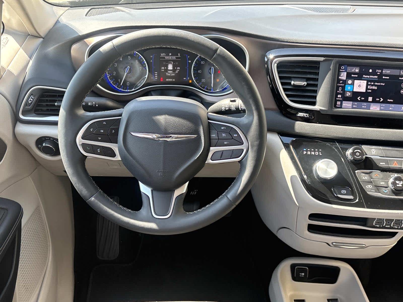 2023 Chrysler Voyager LX