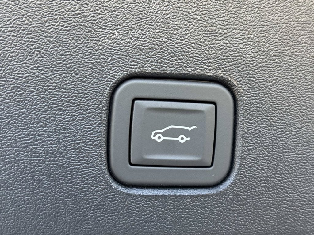 2027 Cadillac OPTIQ Luxury