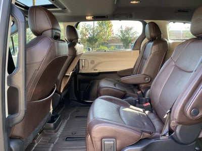 2022 Toyota Sienna Platinum